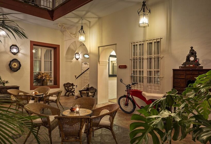 هتل Las Casas De El Arenal