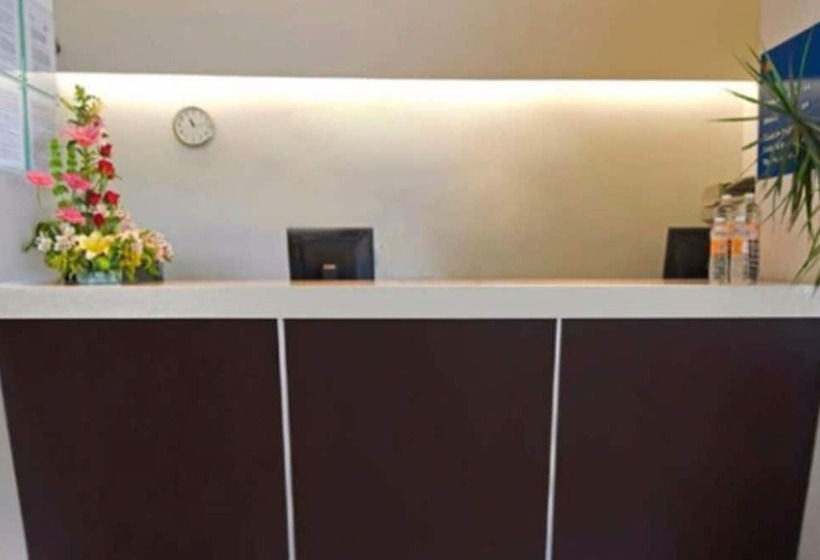 酒店 Memora Express