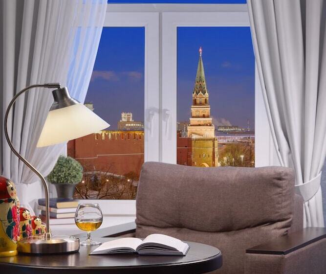 Mirros Hotel Moscow Kremlin