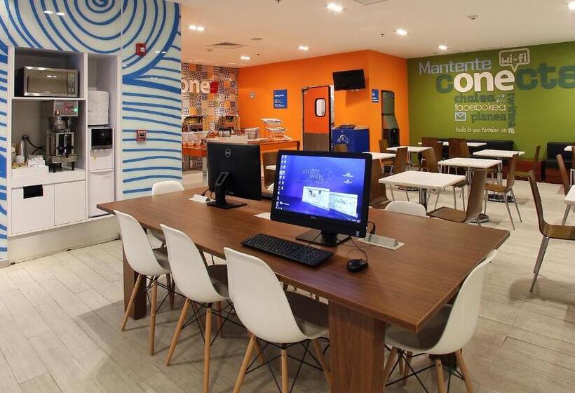 호텔 One Periferico Sur