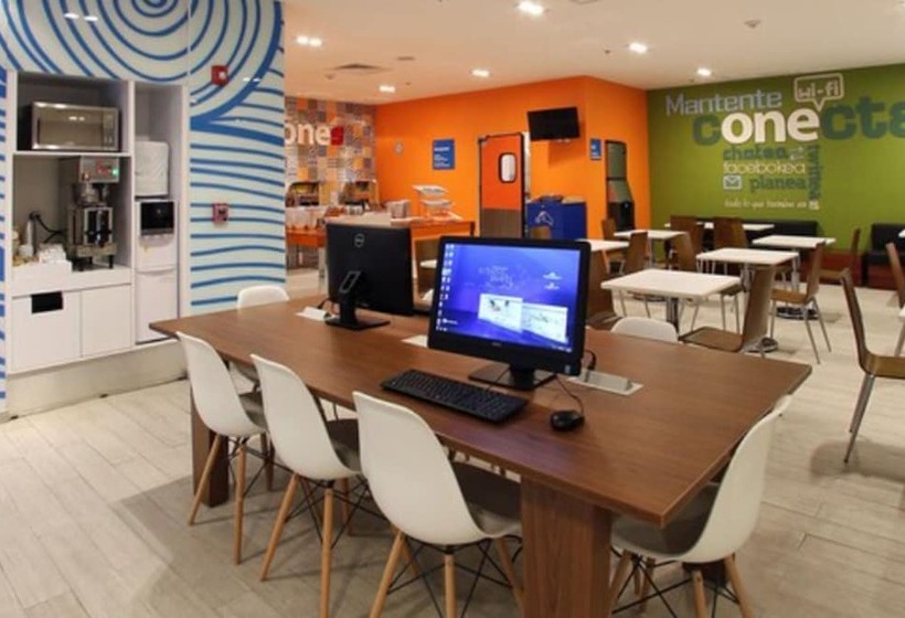 호텔 One Periferico Sur