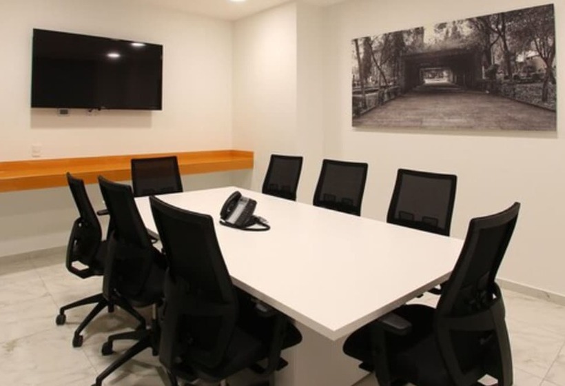 호텔 One Periferico Sur