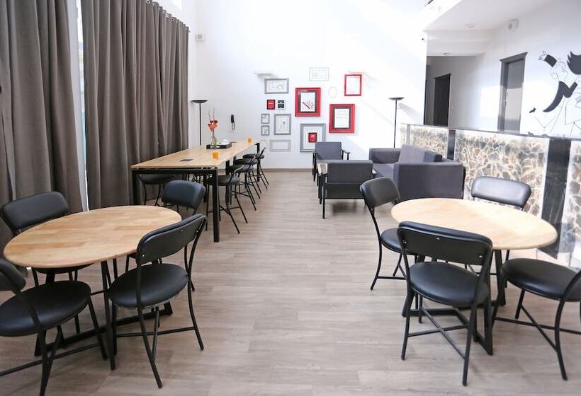 酒店 OYO Rooms Huda City Center