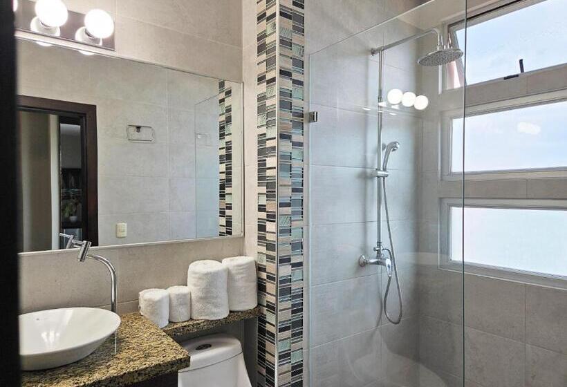 هتل Perla Spondylus