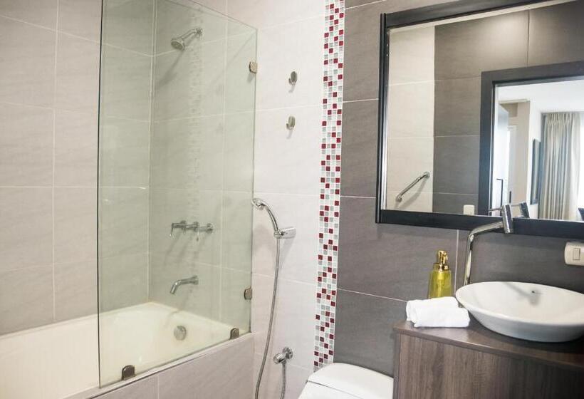 هتل Perla Spondylus