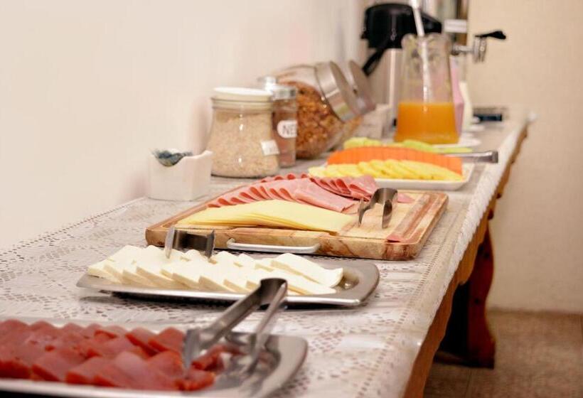 Отель Pousada Do Anhangava