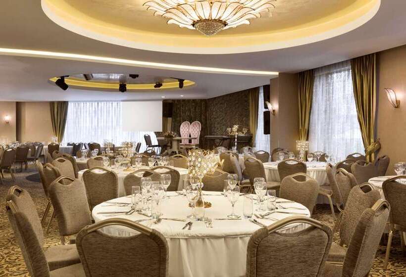 בית מלון כפרי Ramada By Wyndham Gemli̇k