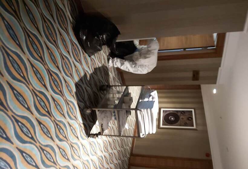 בית מלון כפרי Ramada By Wyndham Gemli̇k