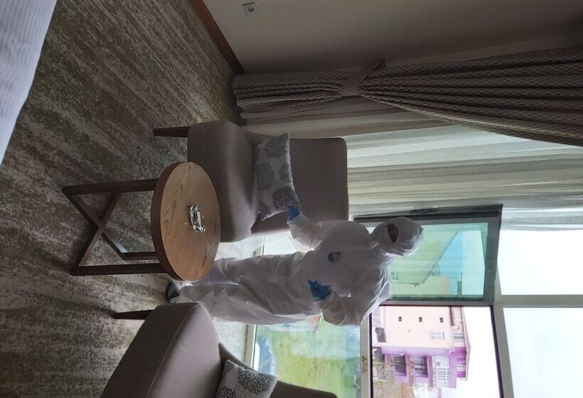 בית מלון כפרי Ramada By Wyndham Gemli̇k