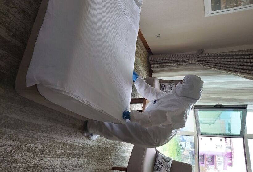 בית מלון כפרי Ramada By Wyndham Gemli̇k