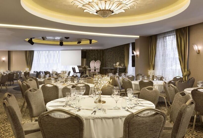 בית מלון כפרי Ramada By Wyndham Gemli̇k