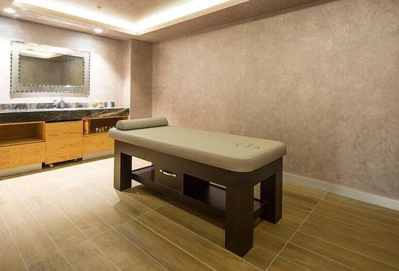 בית מלון כפרי Ramada By Wyndham Gemli̇k