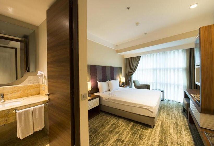 בית מלון כפרי Ramada By Wyndham Gemli̇k