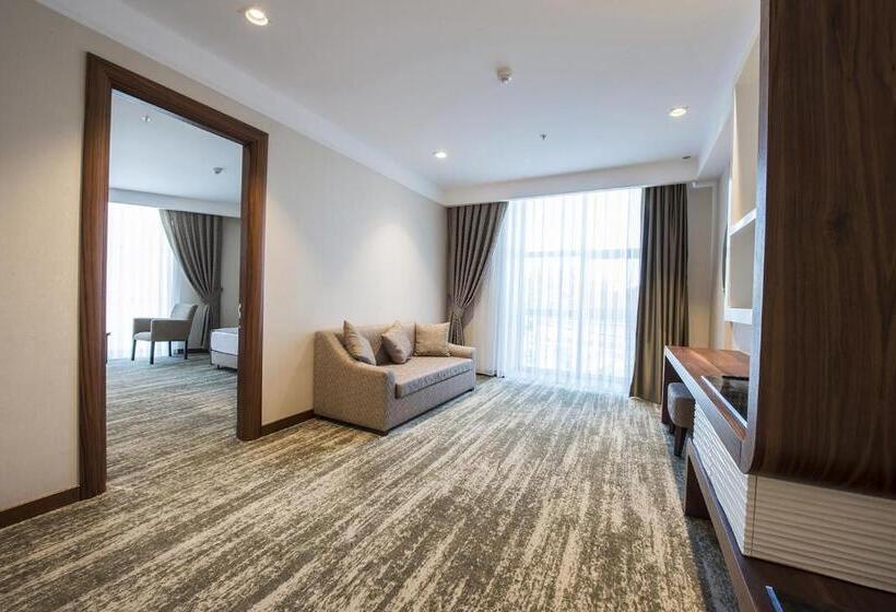 בית מלון כפרי Ramada By Wyndham Gemli̇k