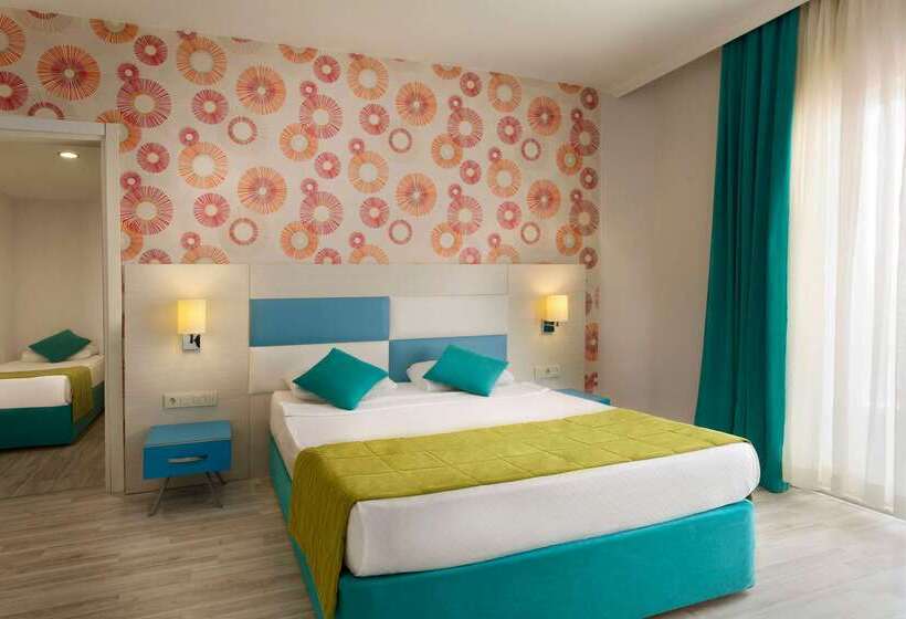 Отель Ramada Resort Side