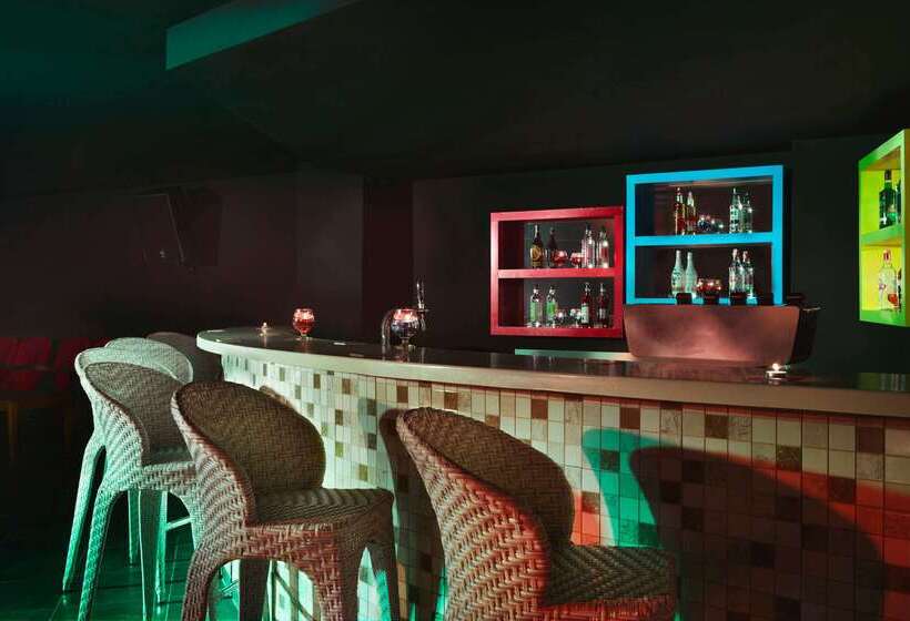 Отель Ramada Resort Side