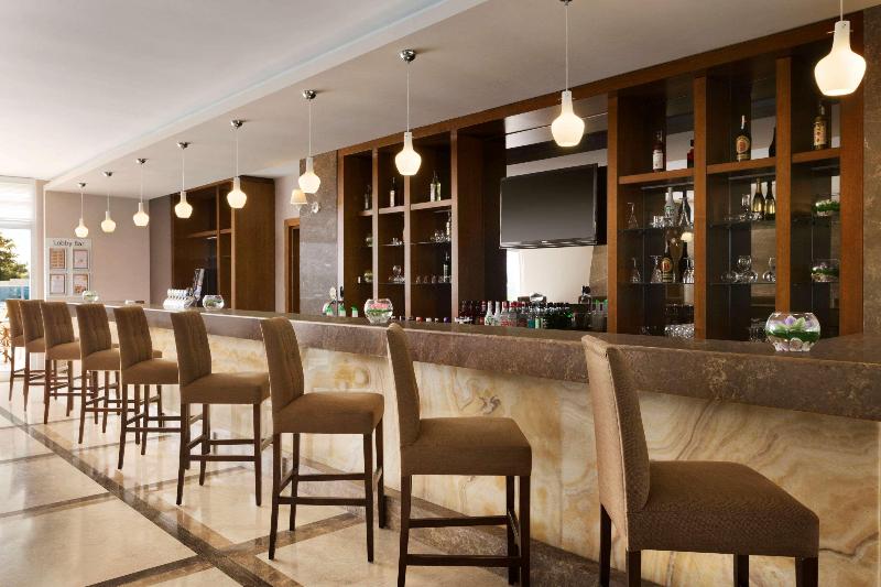 Отель Ramada Resort Side