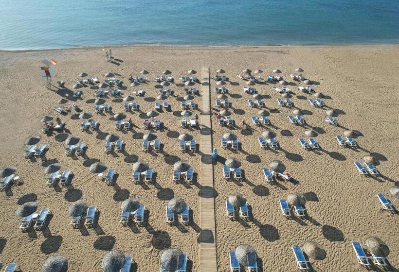 Отель Ramada Resort Side