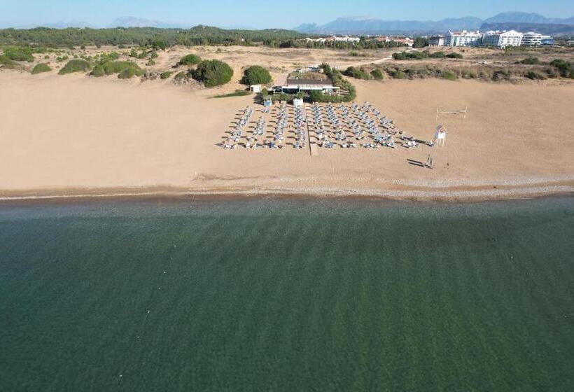 בית מלון כפרי Ramada Resort Side