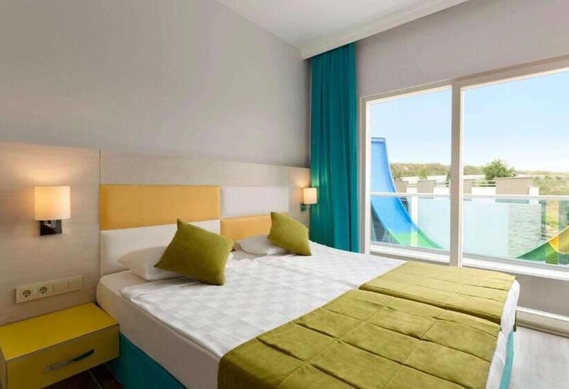 Отель Ramada Resort Side