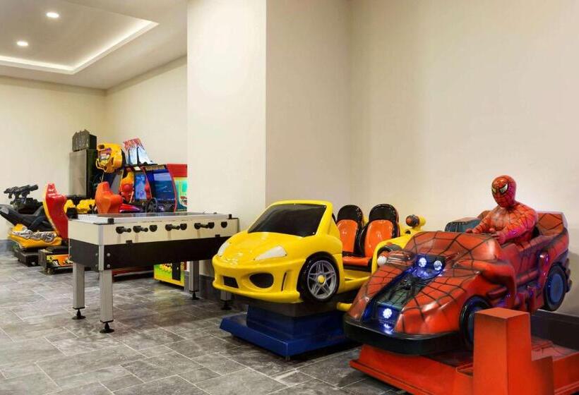 Отель Ramada Resort Side