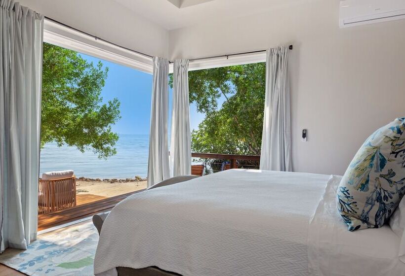 בית מלון כפרי Ray Caye Private Island Resort