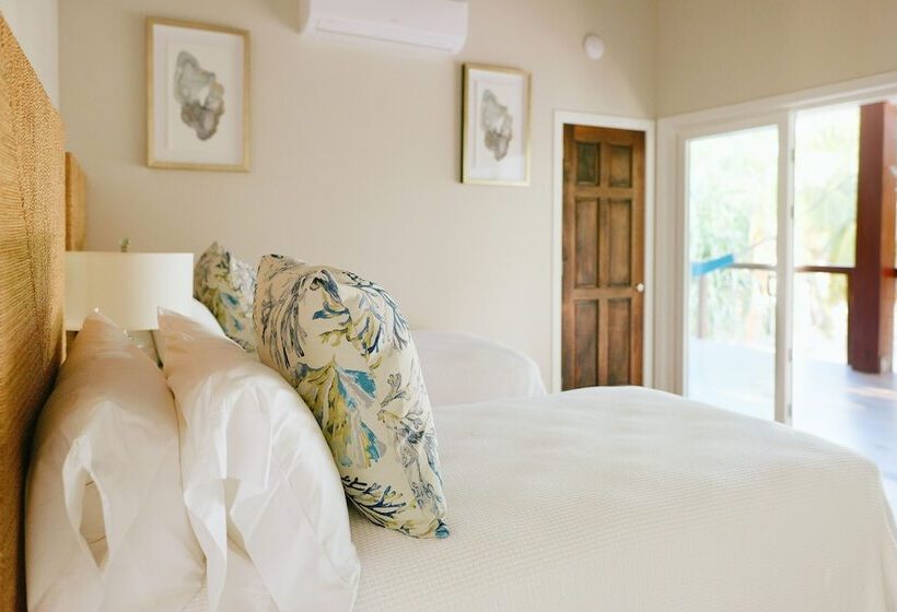 בית מלון כפרי Ray Caye Private Island Resort