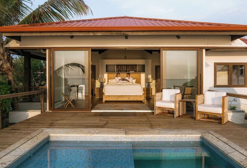 בית מלון כפרי Ray Caye Private Island Resort