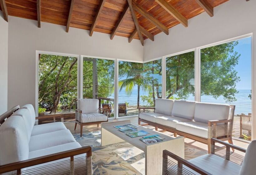 בית מלון כפרי Ray Caye Private Island Resort