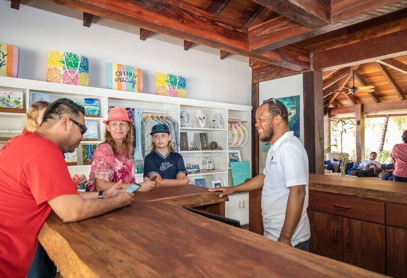 בית מלון כפרי Ray Caye Private Island Resort