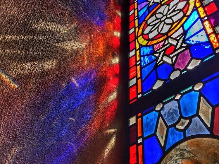 Royal Elephant Hotel & Conference Centre