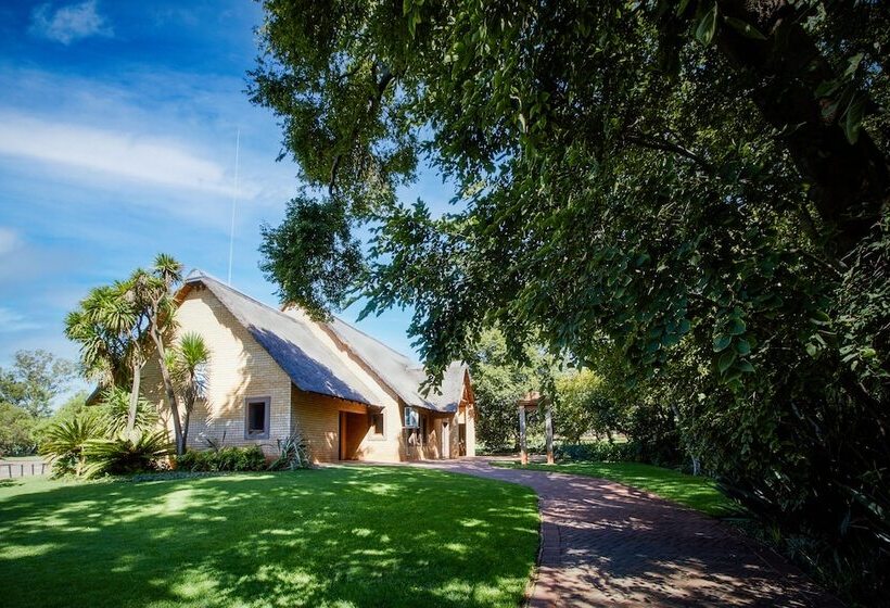 Royal Elephant Hotel & Conference Centre