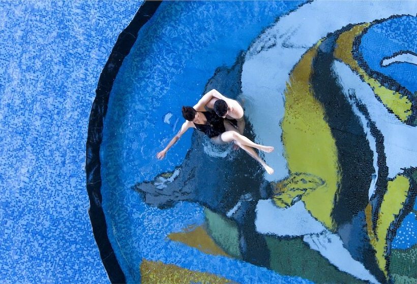 هتل S & Preference Hualing Tbilisi