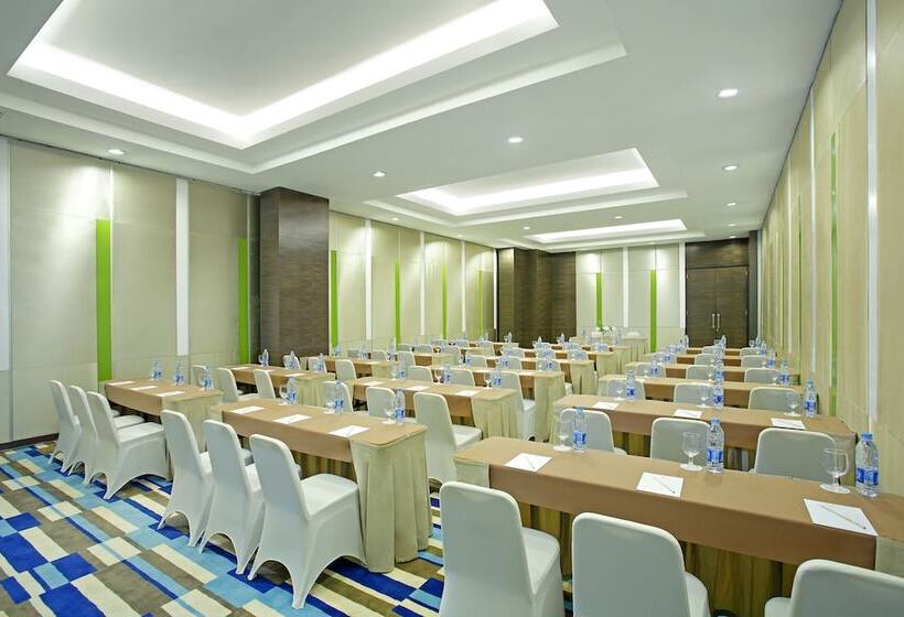 בית מלון כפרי Santika Cikarang