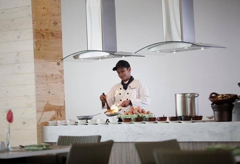 בית מלון כפרי Santika Cikarang