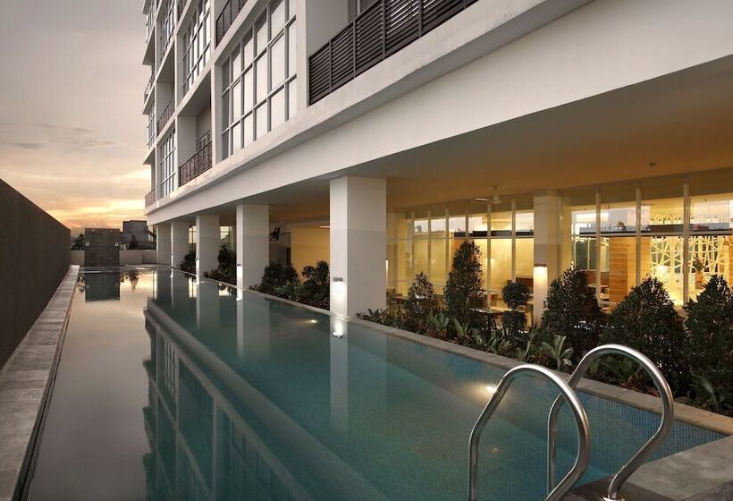 בית מלון כפרי Santika Cikarang