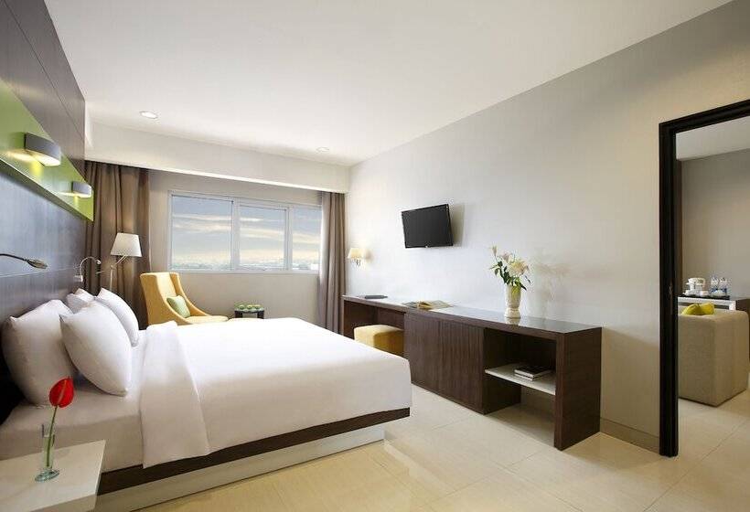 בית מלון כפרי Santika Cikarang