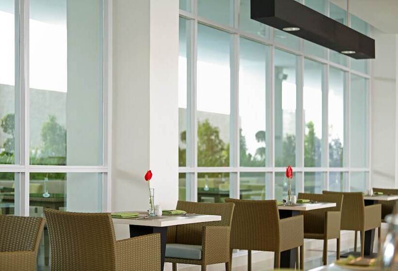 בית מלון כפרי Santika Cikarang