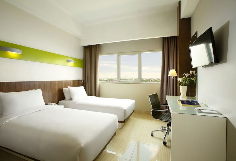 בית מלון כפרי Santika Cikarang