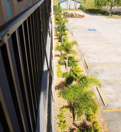 Отель Seasons Florida Resort