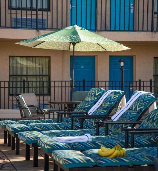 Отель Seasons Florida Resort