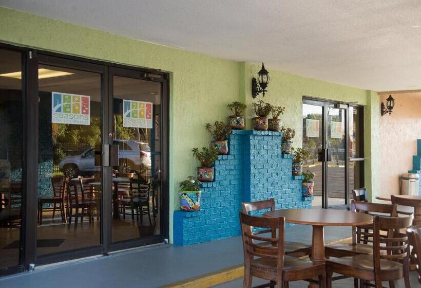 Отель Seasons Florida Resort