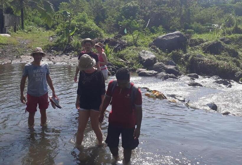 בית מלון כפרי Surya Shanti Villa Sidemen