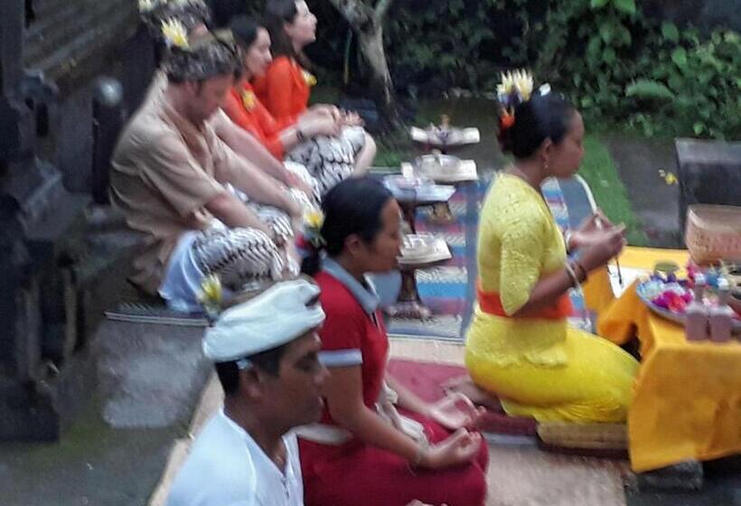 בית מלון כפרי Surya Shanti Villa Sidemen