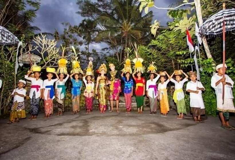 בית מלון כפרי Surya Shanti Villa Sidemen