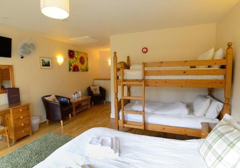 בית מלון כפרי The Black Horse Inn