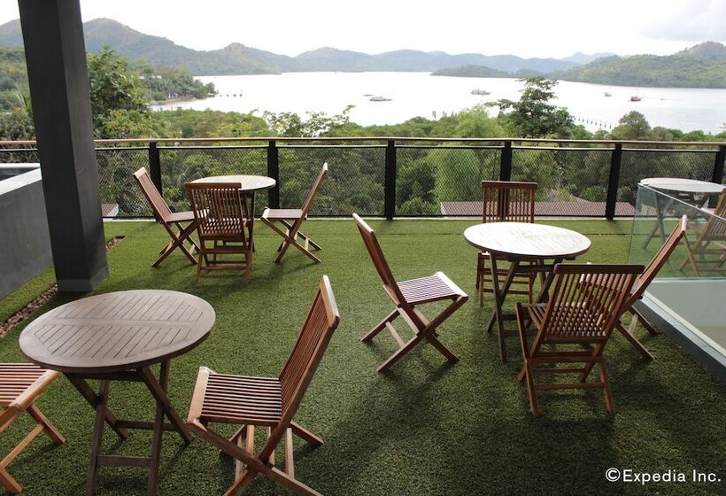 هتل The Funny Lion   Coron