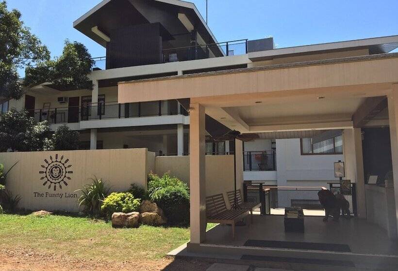 هتل The Funny Lion   Coron