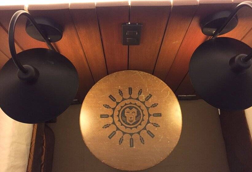 هتل The Funny Lion   Coron