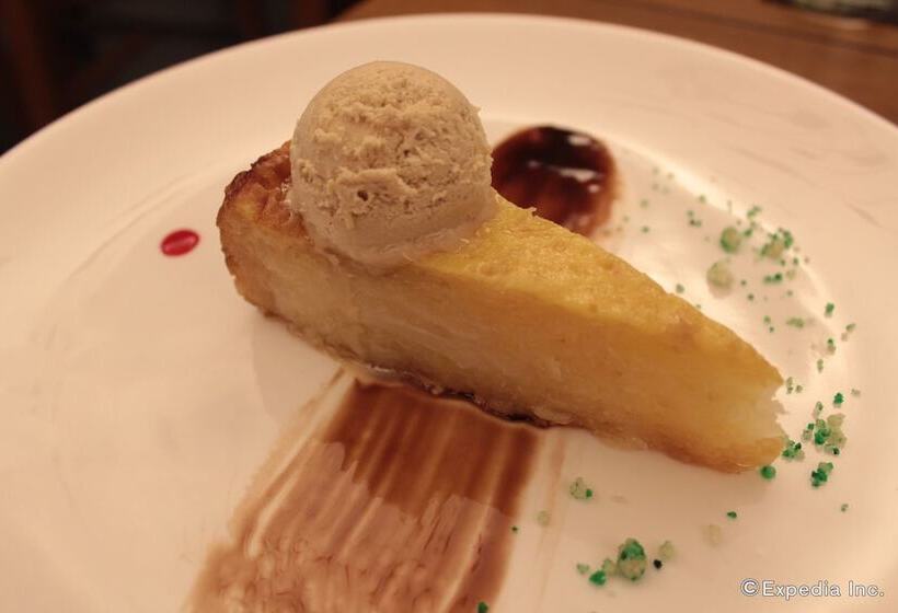 هتل The Funny Lion   Coron